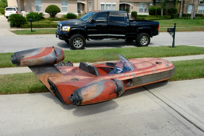 Illustration for article titled Drivable Star Wars Landspeeder Will Not Take You To Mos Eisley, Still Kicks Ass